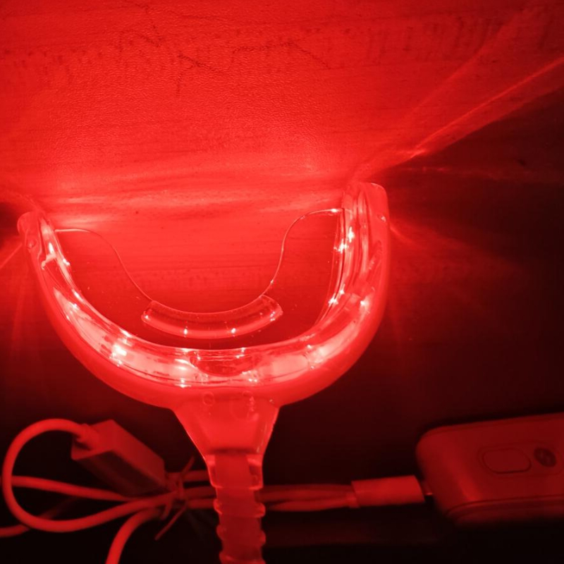 Teeth Whitening Kit With Light - Клиника Красная лазерная терапия полости рта